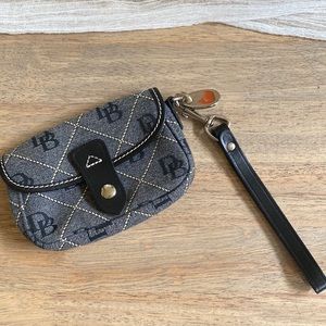 👛Dooney & Bourke Canvas Black Wristlet👛